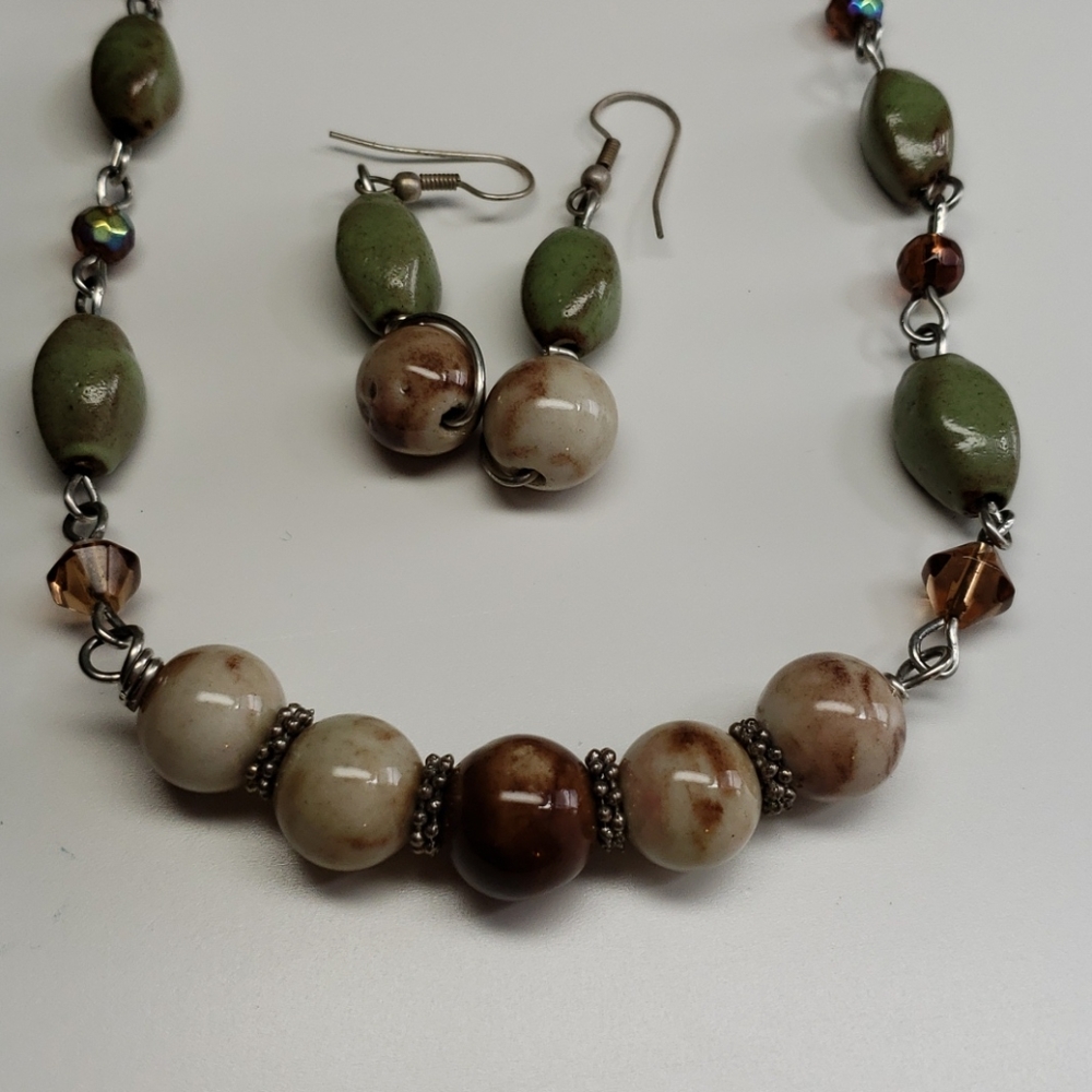 Cream, BRN, Green Stone Necklace and Earrings Set